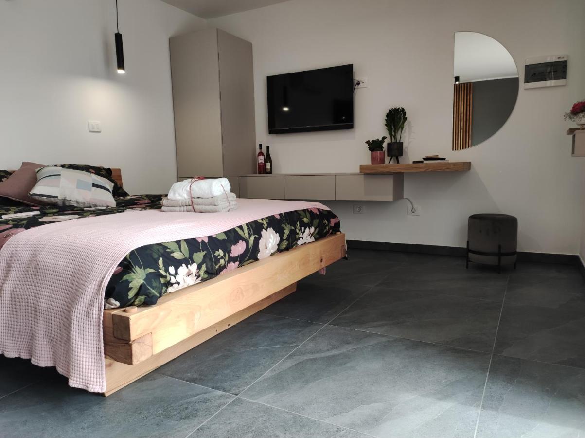 Boutique Rooms By Petric Winery Dobravlje Eksteriør billede